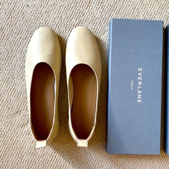 Everlane Shoes - Brand new everlane day glove leather flats in cream color size 7